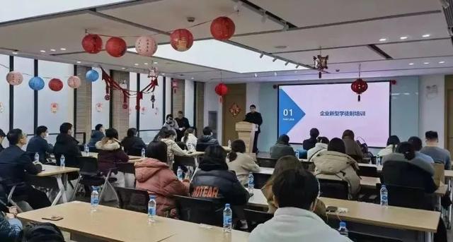 区人社局与区就促(人才)中心共同走访了上海吉贝克信息技术